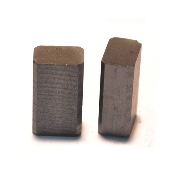 Jeu 2 Charbons/De Walt-6,3x8x13